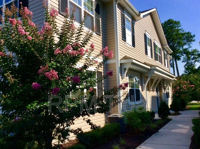 Photo - 1409 Rollesby Way House
