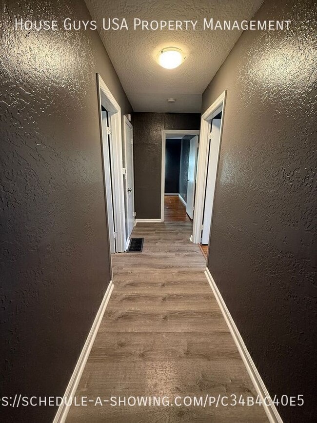 Photo - 4610 E Linwood Blvd