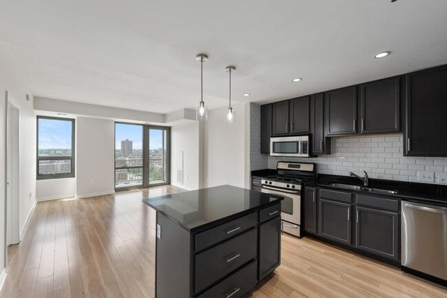 Building Photo - 929 Portland Ave