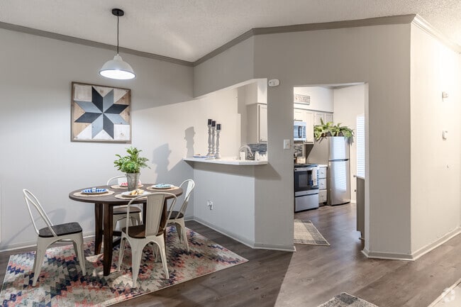 2BR, 2BA - 1,059SF - Dining Room