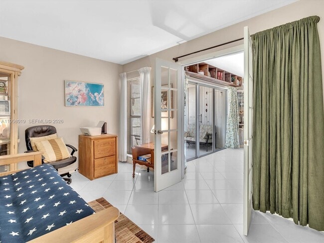 Building Photo - 3020 NE 16th Ave Unit 204