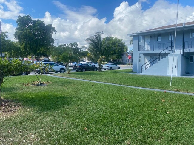 Photo - 112 Lake Ave Unidad 10