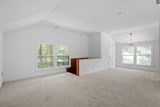 Building Photo - 2152 Lakeshore Ct Unit Main House