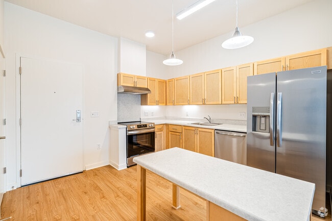 1BR, 1BA - 843SF - Kitchen