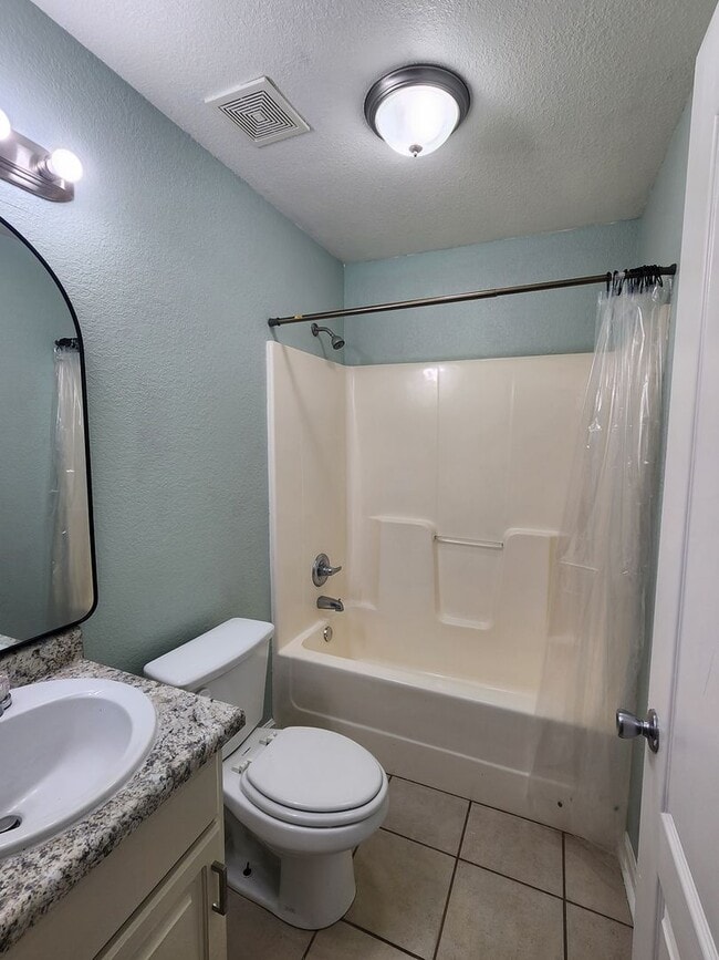 Photo - Comfortable 3-Bedroom Home with Open Layout