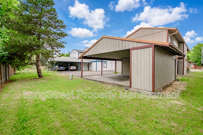 Building Photo - 1950 NW Hayes Ave
