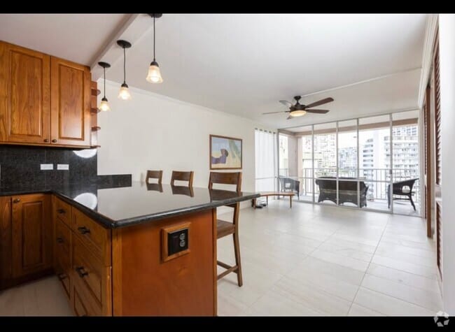 Building Photo - 1617 Keeaumoku St Unit 801 Rental