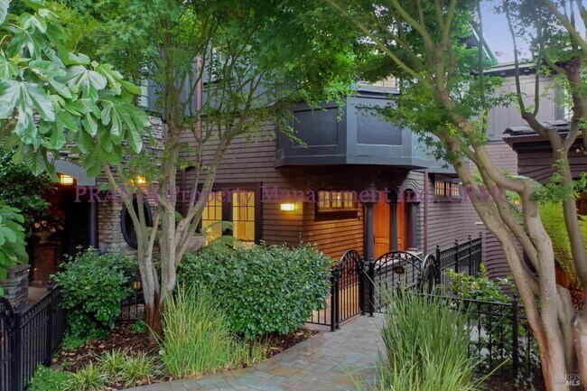 Photo - Luxury Townhome on Exclusive De Silva Island!