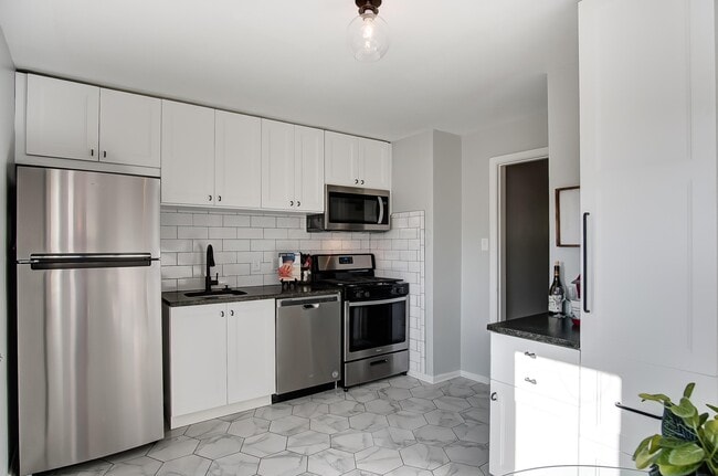 Photo - 1440 Elmwood Ave Unit A