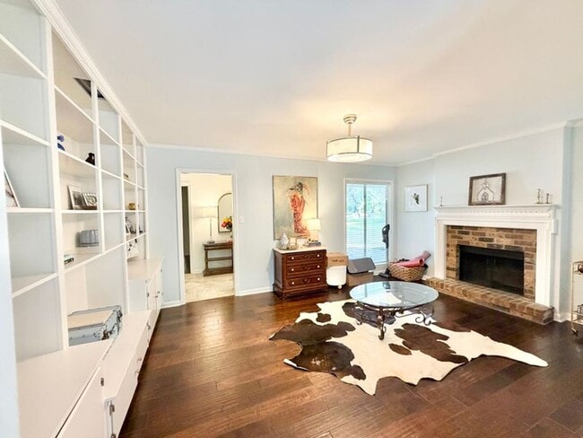 Photo - 490 Strathy Hall Dr