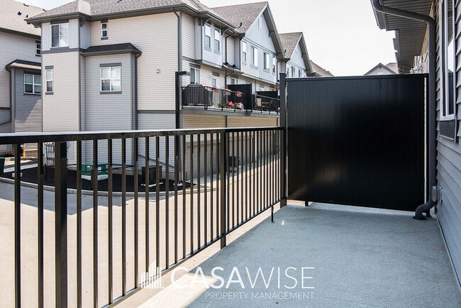 Photo - 655-655 Watt Blvd SW