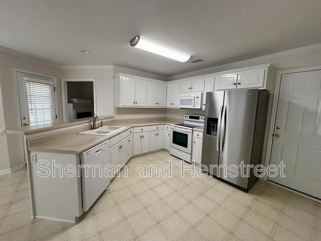 Photo - 389 Sandleton Way