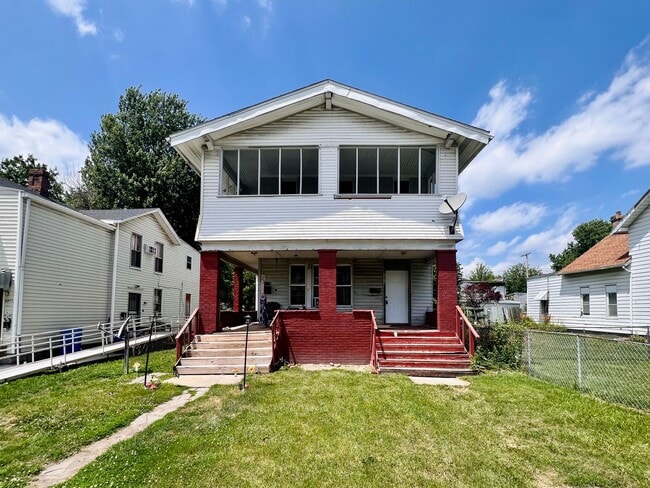 Building Photo - 1419 N Erie St Unit Upper