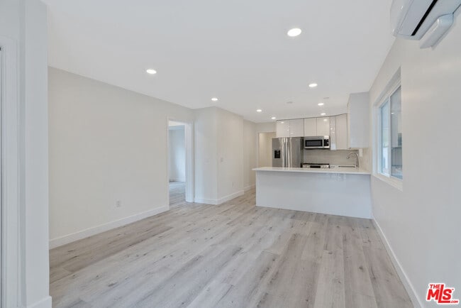 Building Photo - 1025 Pleasant View Ave Unit A Rental