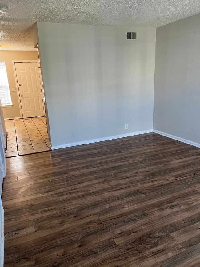 Photo - " 2-Bed Duplex on Delaware Street: Cozy Na...