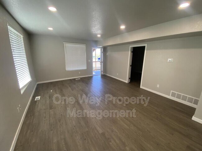 Photo - 822 4th St