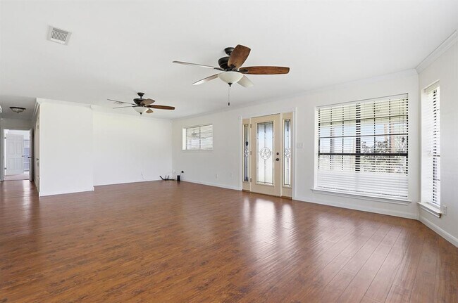 Photo - 128 Skyview Terrace