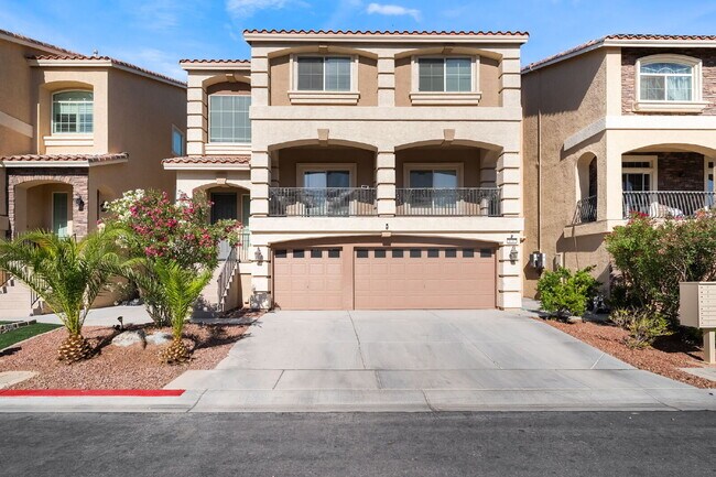 Photo - 4 bedroom home, 4 bathrooms,  with a fully self  contained casita with a 3 car garage