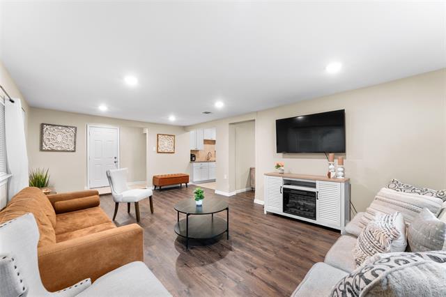 Photo - 2426 Cloverdale St