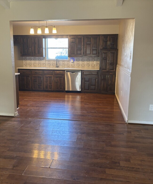 Photo - 127 S Crestwood Blvd