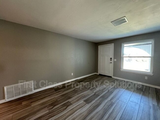 Photo - 3524 Hillside Dr