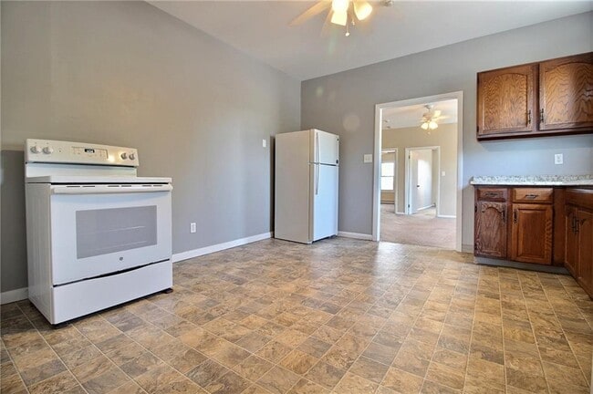 33 Railroad Ave Unit 2
