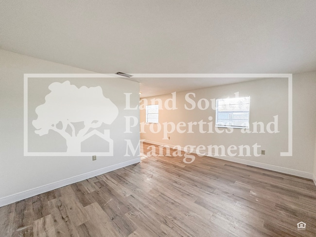 Photo - 518 W Belmar St