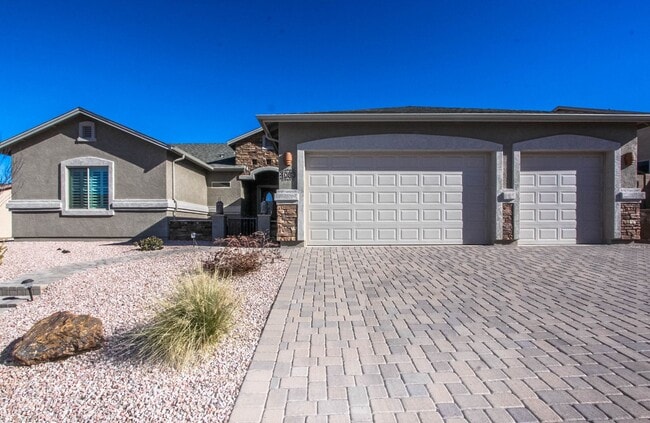 Building Photo - 4 Bedrooms in Granville