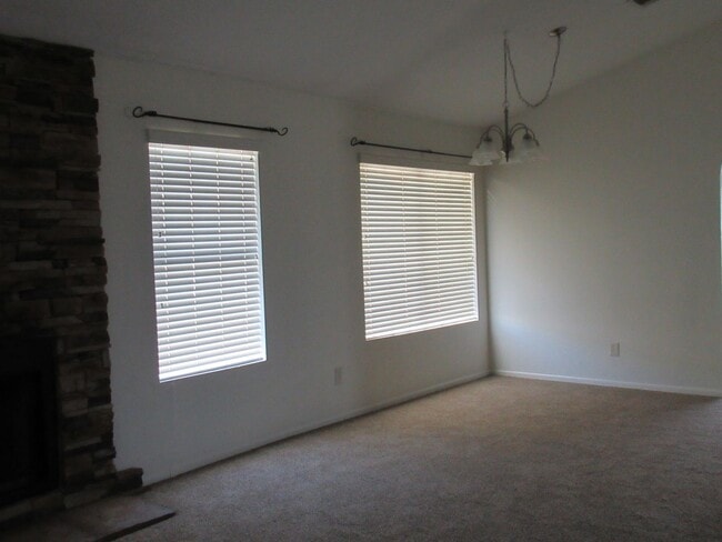 Photo - Nice 4 Bedroom + Den Home With Pool In Sou...