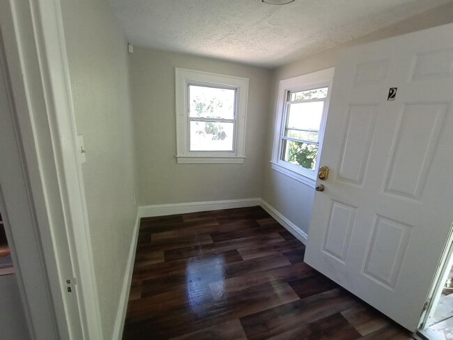 Building Photo - 117 Oak Park Dr Rental