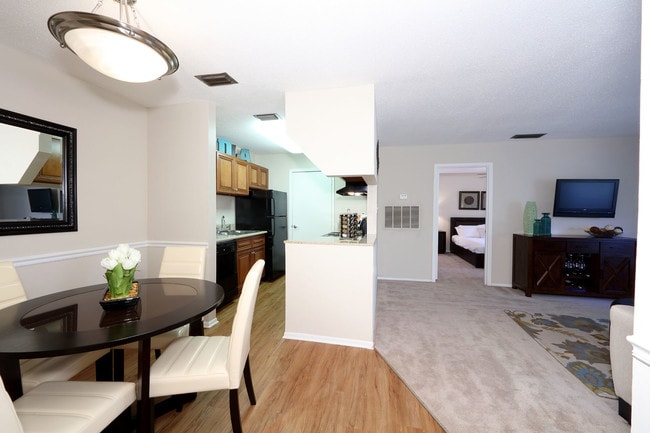 Photo - Diamond Lakes Apartment Homes