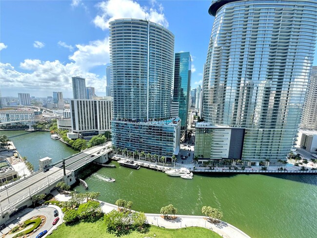 Photo - 475 Brickell Ave Unidad 2512 Rental