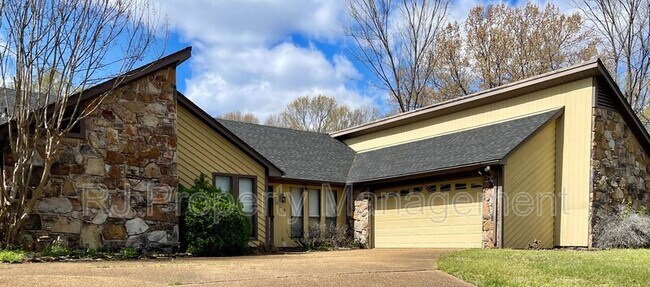 Photo - 421 Griffon Dr