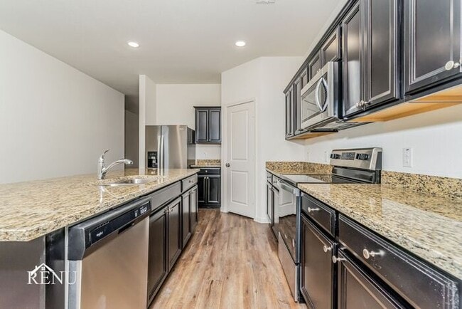 Photo - 512 London Dr