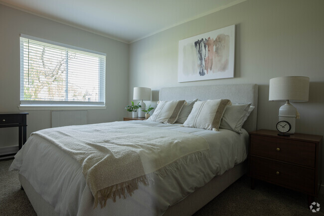 2BR, 1BA - 950SF