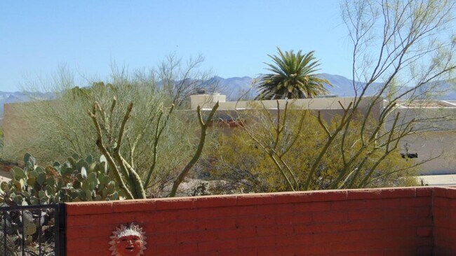 Photo - 675 los Topacios