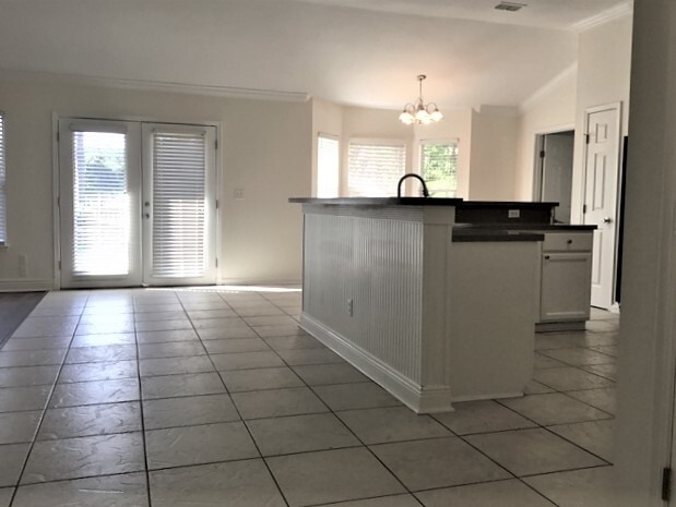 Photo - 121 Nottingham Dr E