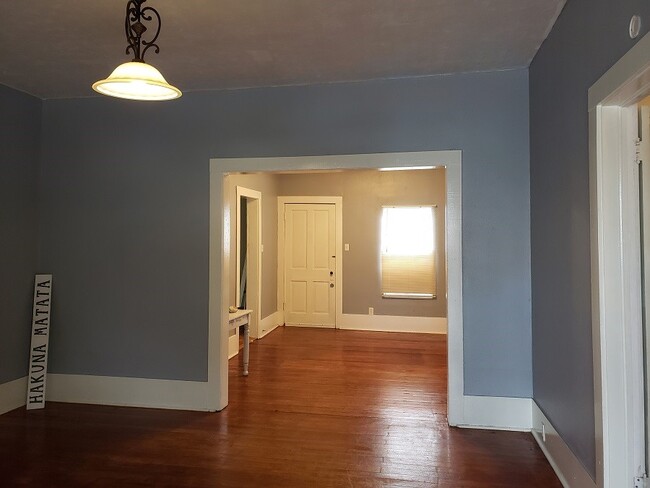 Photo - 823 Avenue K