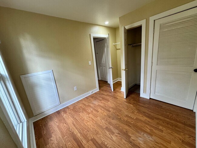 Photo - 1565 Jermain Dr Unit Upper