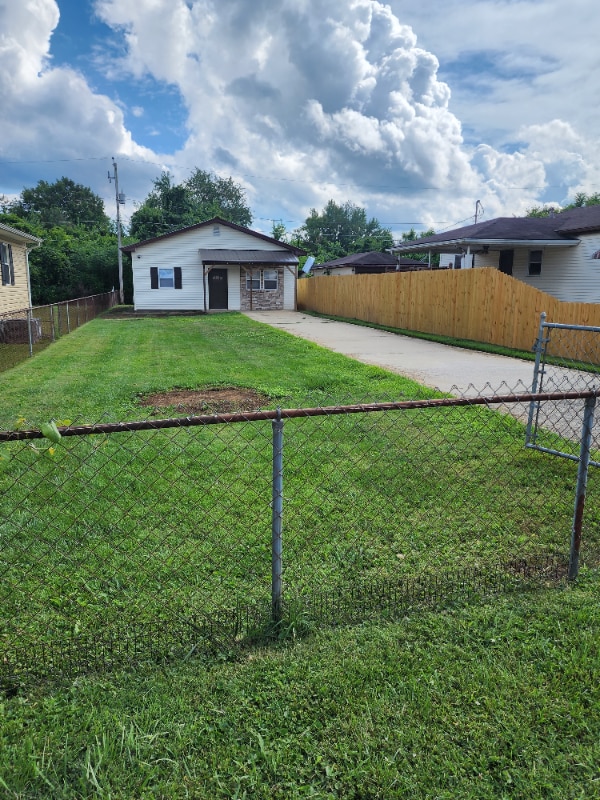 Photo - 34 Davis St W