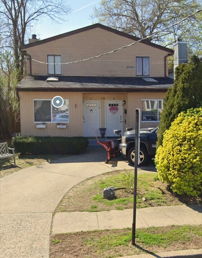 Building Photo - 12B Pequot Ave Rental
