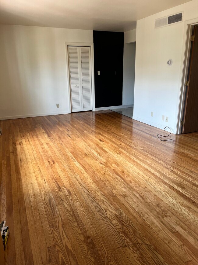 Photo - 312 S Poplar St