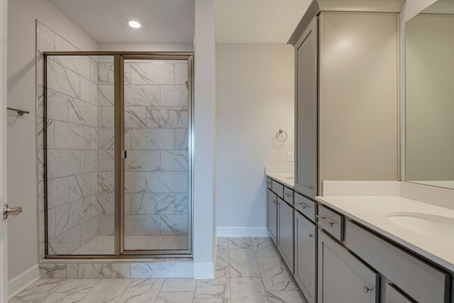 Photo - 413 Ronan Way