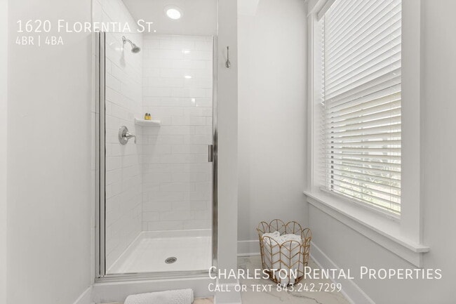 Photo - 1620 Florentia St