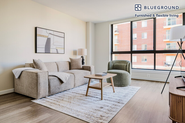 Building Photo - 3444 Fairfax Dr