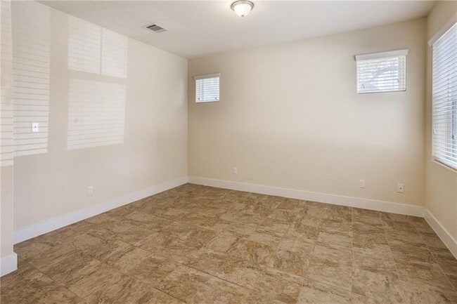 Photo - 825 Clear Stream Crossing