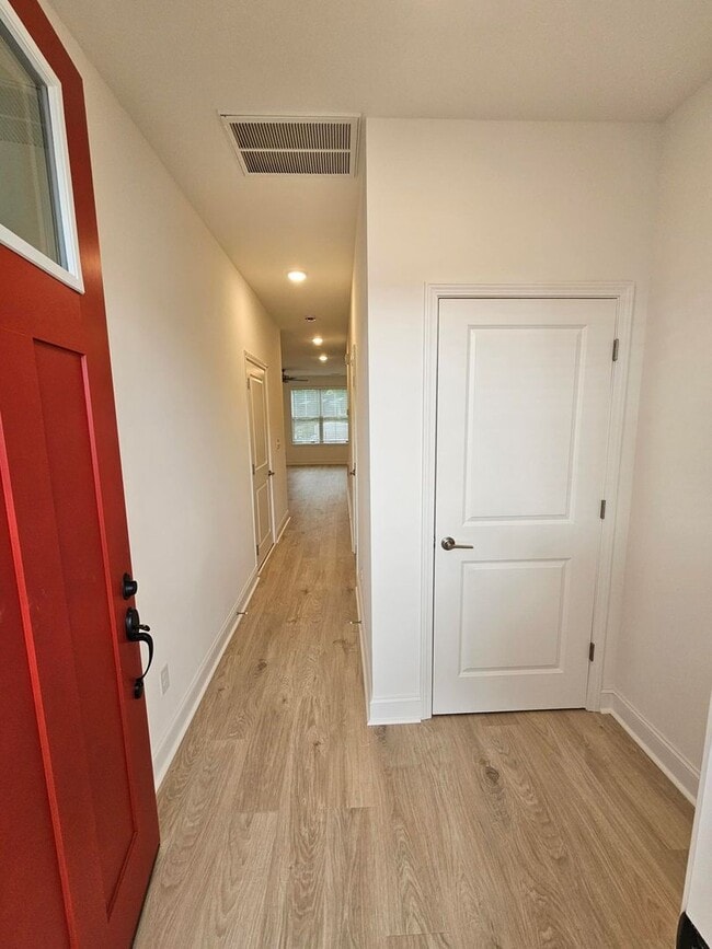 Photo - South Knoxville Brand New Construction uni...