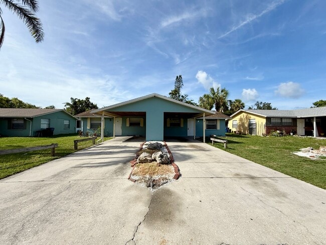 Building Photo - 2716 52nd Ave Dr W Unit 2718 52nd Ave Dr W