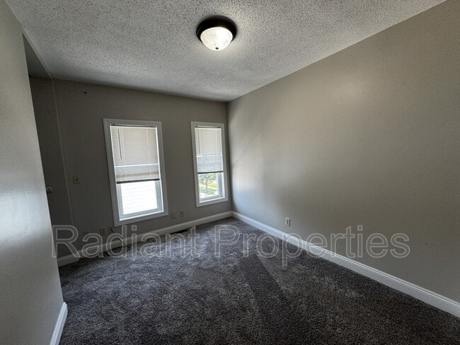 Building Photo - 415 Boone St