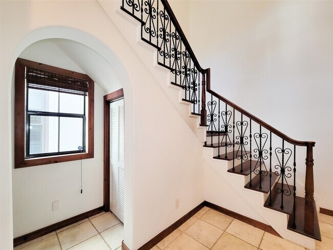 Photo - 1801 W 24th St